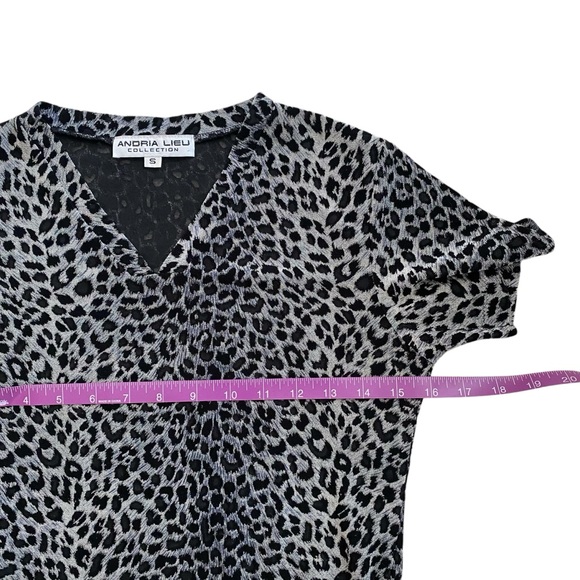 Vintage 90s Andrea Lieu Small Stretchy Black‎ Grey Cheetah V-Neck Top - Picture 6 of 7